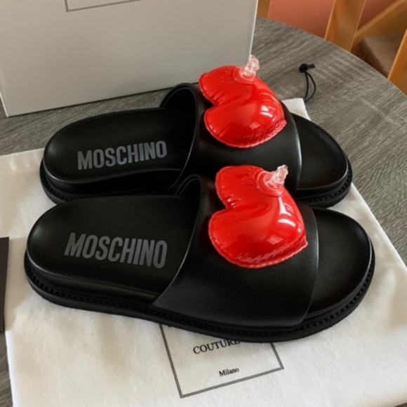MOSCHINO Inflatable Heart Slides - Picture 2 of 8